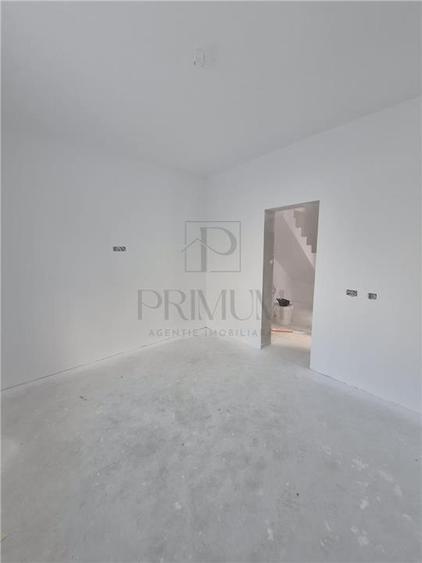 Duplex spatios - 4 dormitoare - zona in plina dezvoltare. - 2