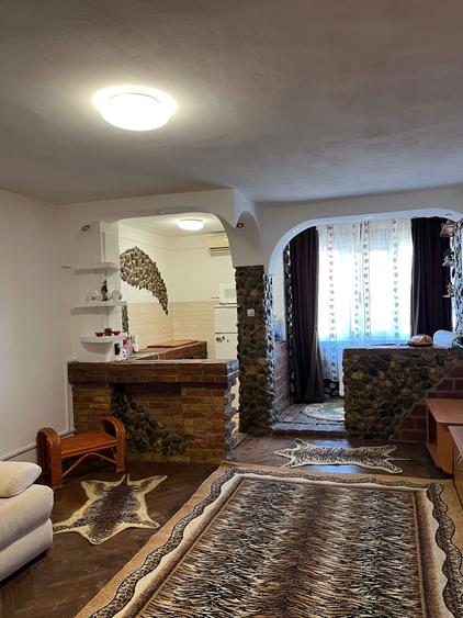 Inchiriez garsoniera zona Dunarea,str Crisan,blocul de la posta!Garsoniera recent renovata,mobilata,utilata ,pret 200 euro plus garantie 200! - 1