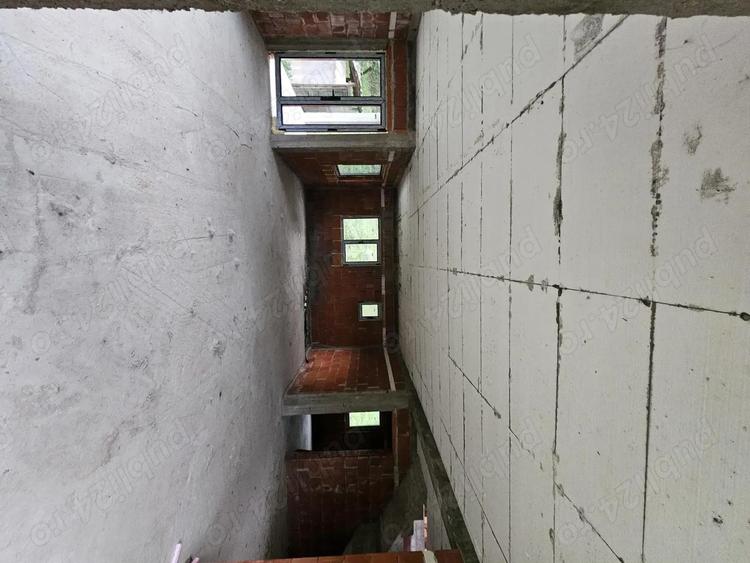 Casa noua la ro?u, 231mp, teren 1067mp, garaj - 8