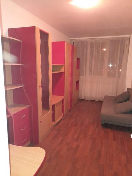 Apartament cu 3 camere decomandat în Exterior Vest