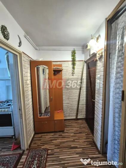 Apartament cu 2 camere semidecomandat în Craiovei