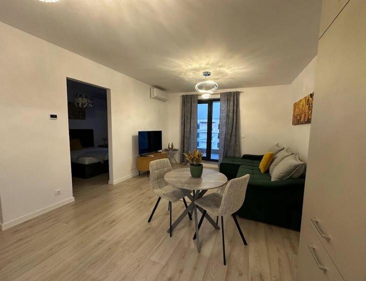 Apartament cu 2 camere semidecomandat în Băneasa