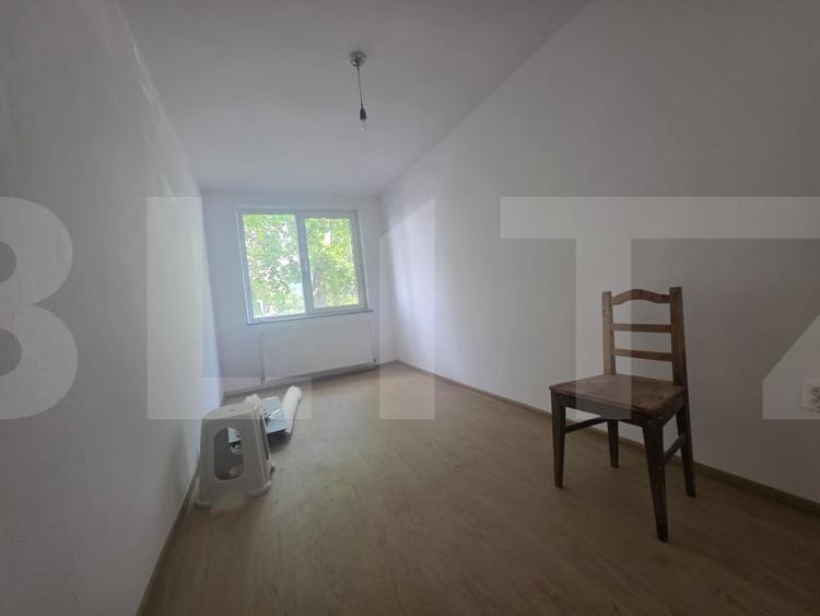 Apartament cu 3 camere decomandat în Semicentral