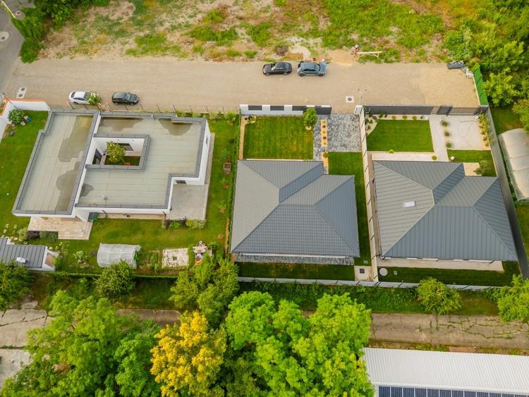 Casă individuală cu 5 camere cu Canalizare în Săftica