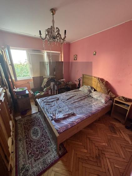Apartament cu 3 camere semidecomandat în Pantelimon