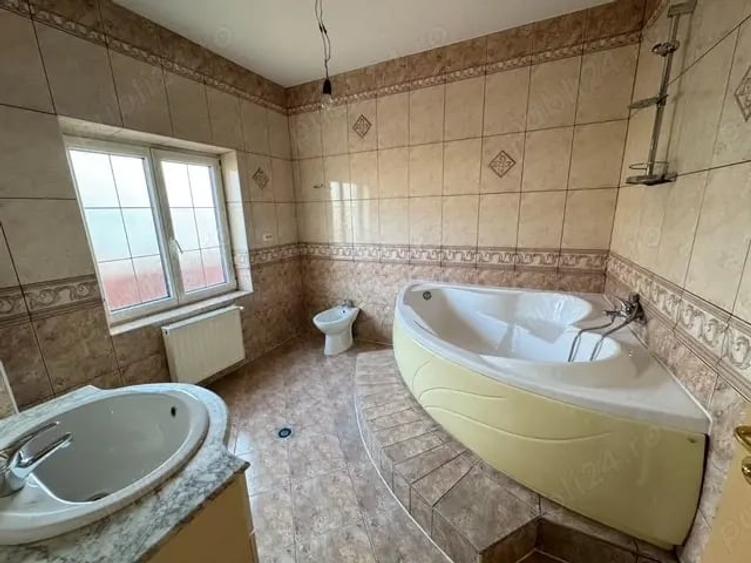 Casă cu 1 camere cu Teren 2000 Mp în Lipovei