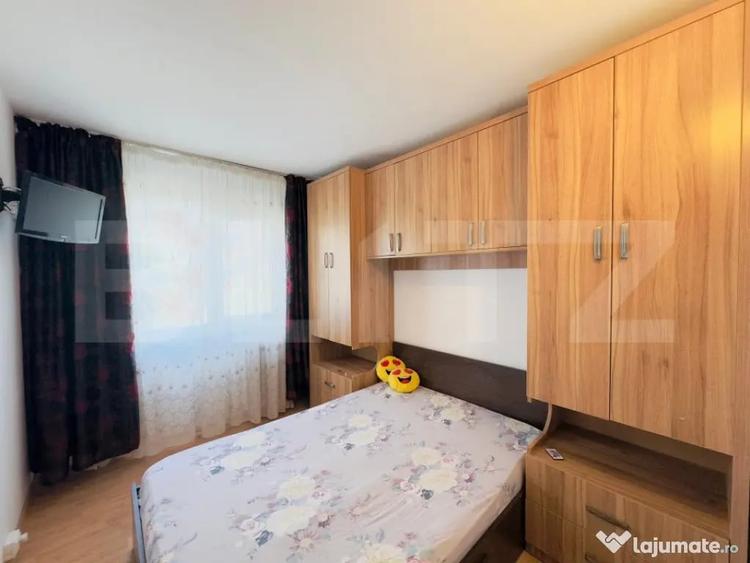 Apartament cu 3 camere semidecomandat în Craiovița Nouă
