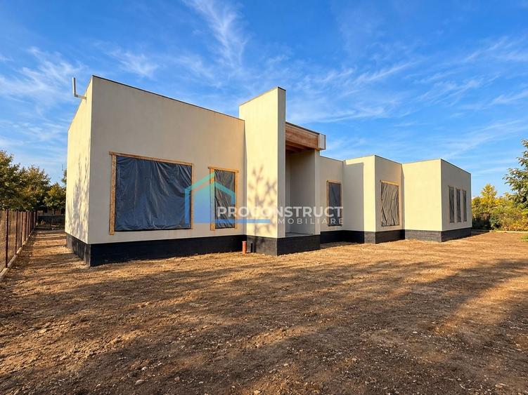 Casă individuală cu 6 camere cu Canalizare în Jebel