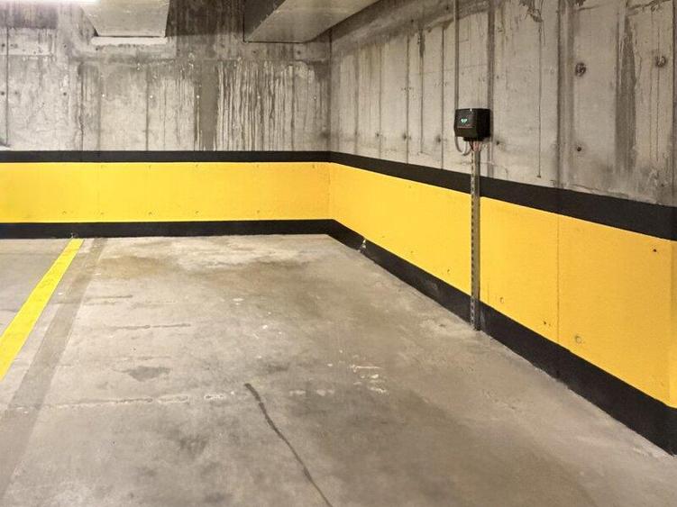Apartament cu 3 camere semidecomandat în Străulești