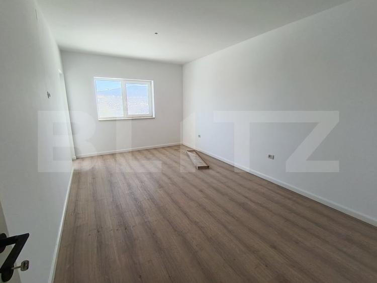 Apartament cu 4 camere semidecomandat în Exterior Sud