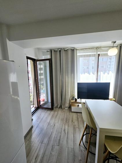 Apartament cu 3 camere semidecomandat în Sebastian