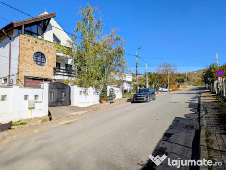 Casă cu 4 camere cu Teren 1000 Mp în Bucium