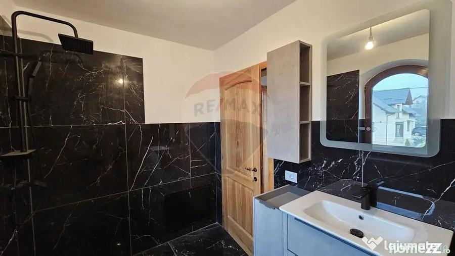 Casă cu 5 camere cu Teren 840 Mp în Șcheia
