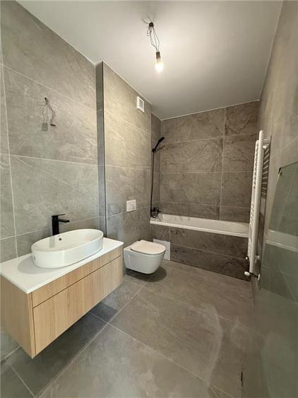 Apartament cu 3 camere decomandat în Torontalului