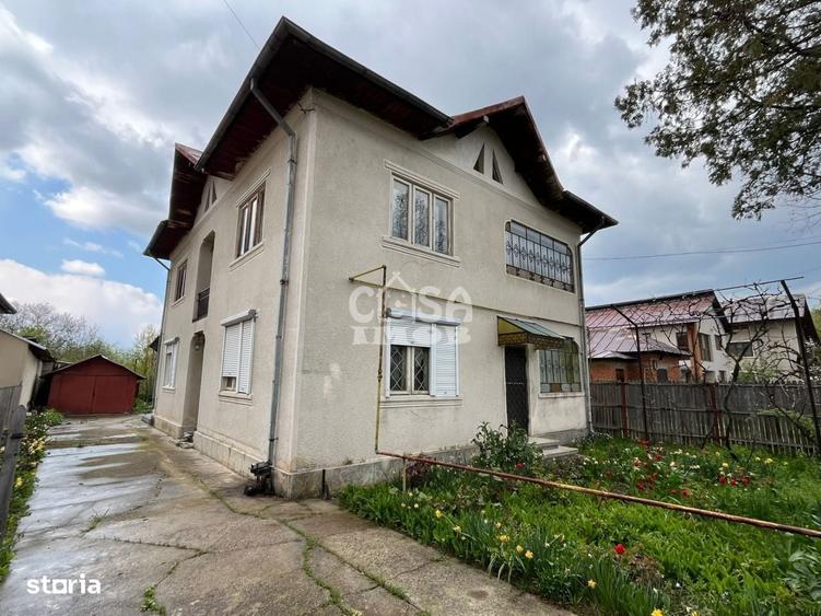Casă cu 4 camere decomandat în Sud