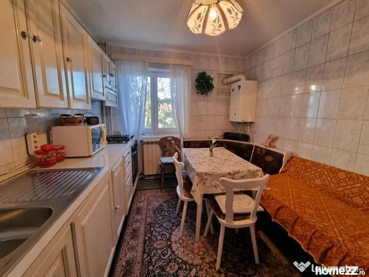 Apartament cu 3 camere decomandat în 9 Mai