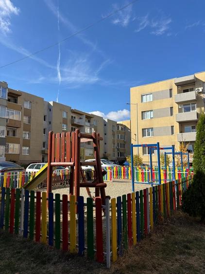 Apartament cu 2 camere semidecomandat, mobilat în Calea Dumbrăvii