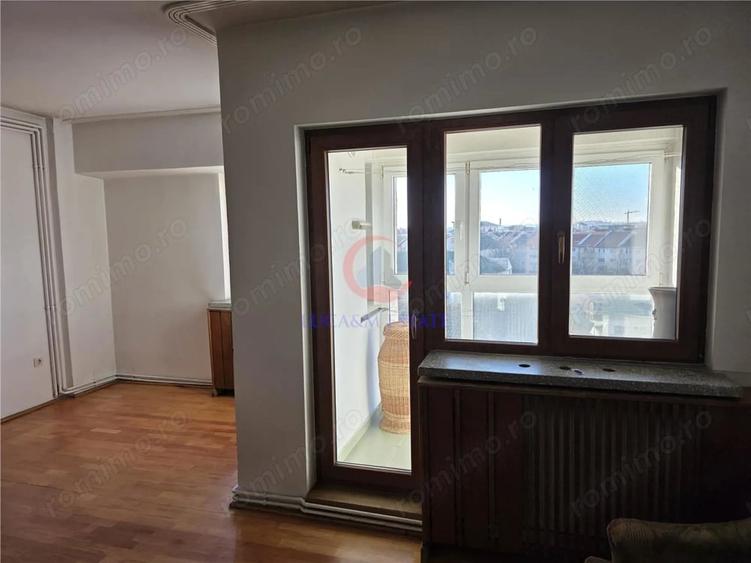 Apartament cu 4 camere decomandat în Simion Bărnuțiu