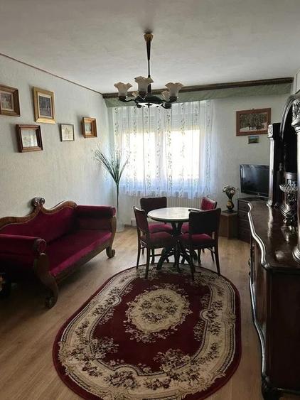 Apartament cu 3 camere decomandat, etaj 2/4, zona Piata Unirii - 1