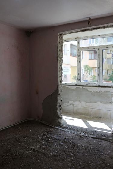 Persoana fizica, vand apartament cu 3 camere decomandat Str. Gloriei, Roman la 10 min de Piata Smirodava - 3