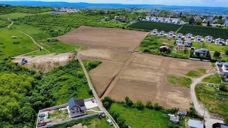 Lot teren intravilan Visani! intre case - 3