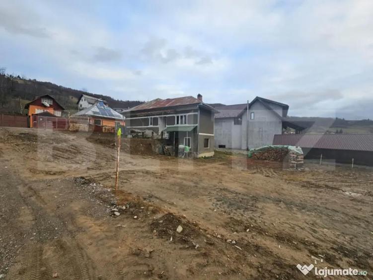 Casa cu 4 camere, demisol si teren 300 mp, Mihoesti, Cam - 1