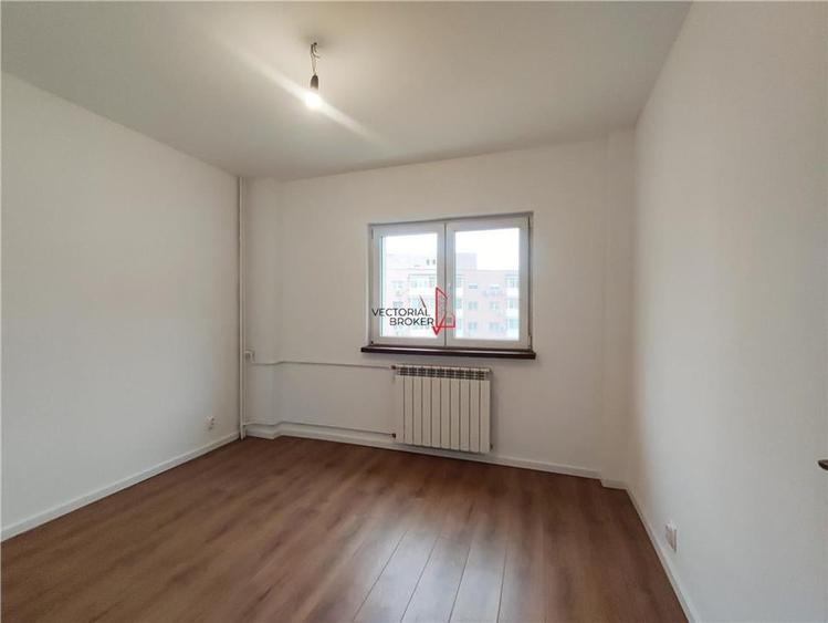 Decomandat, bloc 1980, ,metrou OBOR Calea Mosilor - 9