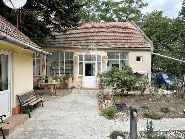Casa cu anexa si teren 1457 mp de vanzare in localitatea Carani, Timis - 1