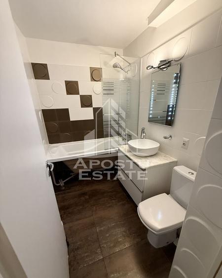 Apartament cu 3 camere, 2 bai,  decomandat,  etajul 2, zona Soarelui - 12