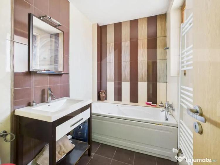 Casa compusa din doua apartamente, de vanzare, cu 8 camere, - 4