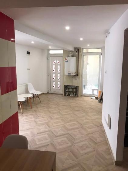 Spatiu comercial si casa de vanzare - 6