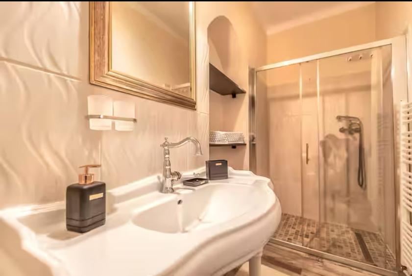 Apartament 2 camere,complet renovat, inima centrului Istoric, Strada Castelului - 17