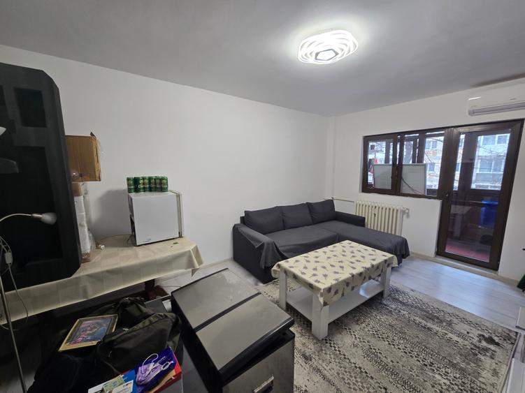 Apartament 3 camere, 2 băi cu geam, aproape de metrou Gorjului. Bloc din 1981 - 3