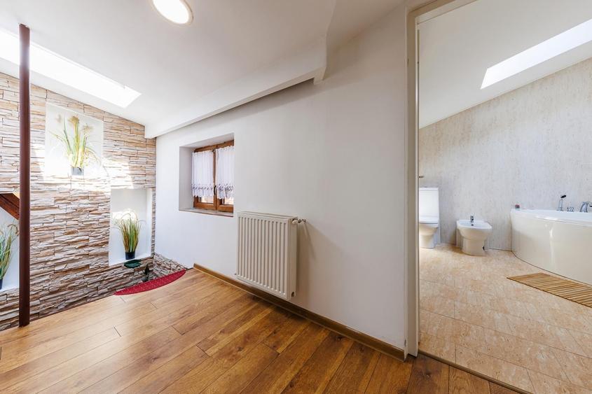 Apartament cu 3 camere decomandat, mobilat în P-ța Unirii