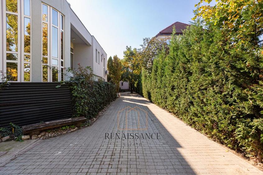 Timisoara - Girocului Vila 12 Camere 4 Bai | 497mp Utili 1373mp Teren - 29