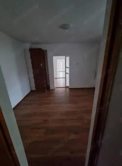 A 39 Proprietarul vinde in Buhu?i ,casa 3 camere la strada , - 11