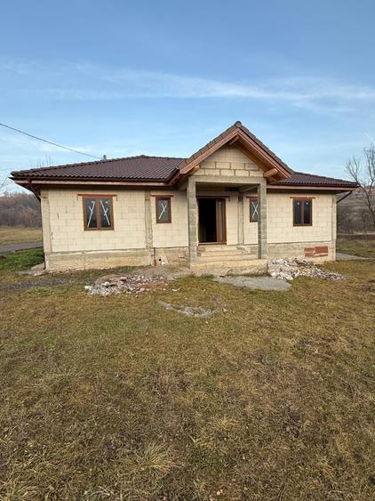 Vand casa noua, la rosu - 1