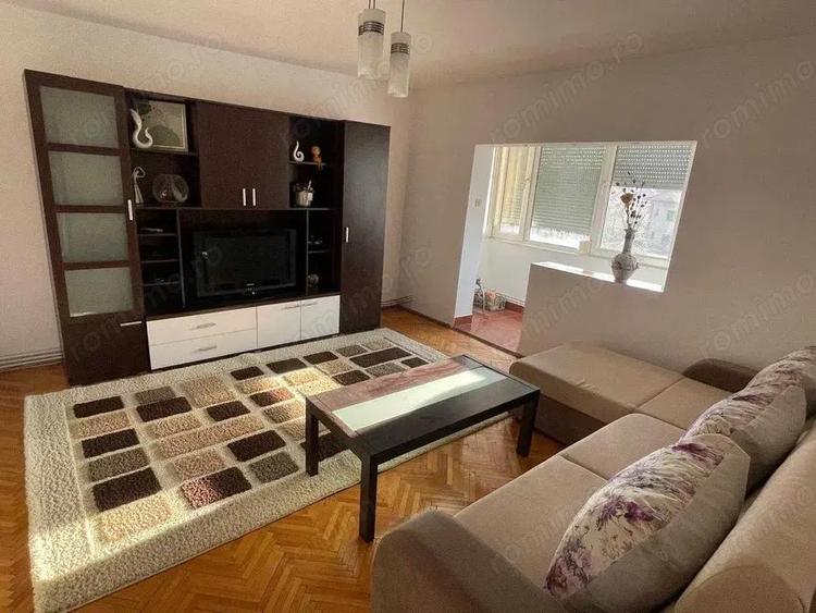 Inchiriez ap.3 camere in Zona Soarelui, et.2, suprafata utila de 75 mp. - 1