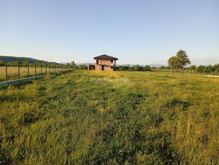 Casă La Roșu + 4870 mp intravilan împrejmuit Sălsig!