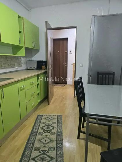 Inchiriez apartament cu 3 canere