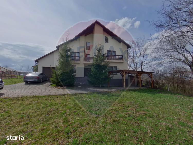 Vila cu 6 camere de vanzare, strada Faget. - 1