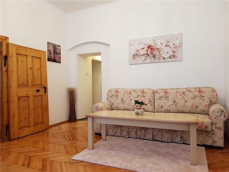 Oportunitate Imobiliara ?n Inima Sibiului: Apartament Clasic cu 2 Camere - 1