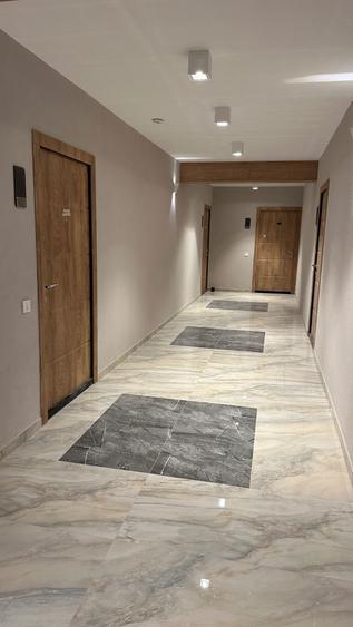 Apartament 3 camere,90,2 mp,cetaj 1,balcon mare, parcare inclusa - 1