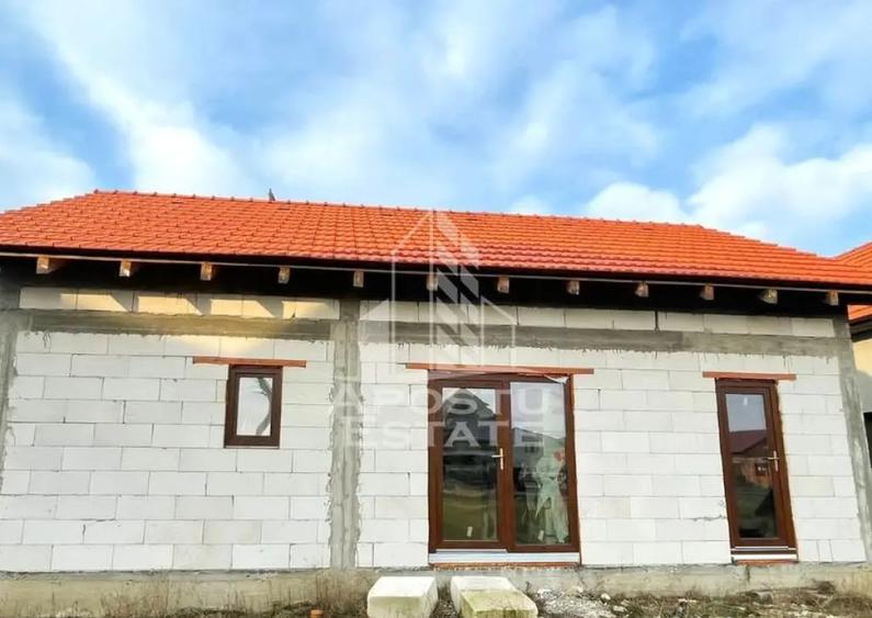 Casa, la rosu, de vanzare, in Cartierul Nou din Curtici, ... - 1