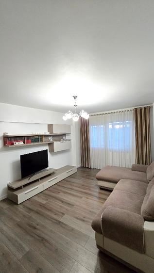 Apartament renovat 3 camere, 2 bai, loc parcare, decomandat, Gavana 3 - 2