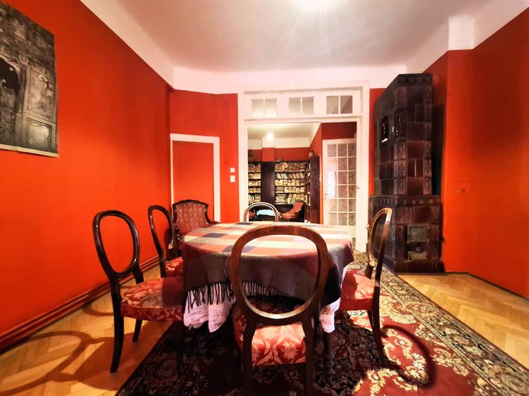 Vanzare apartament 3 camere, zona  Piata Sf. Stefan, etaj 1, comision 0% - 2