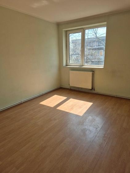 Apartament cu 3 camere decomandat în Mazepa 1