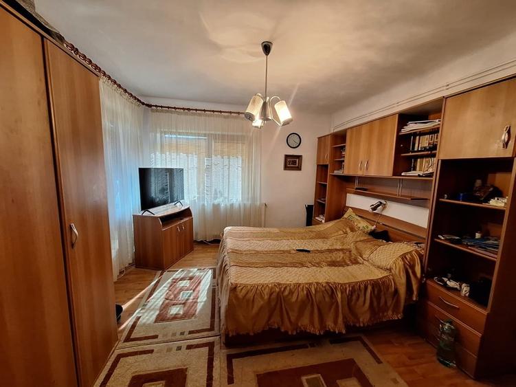 Frumusani, casa 6 camere 1000 mp teren DN4 2 centrale gaz 2 bucatarii - 3