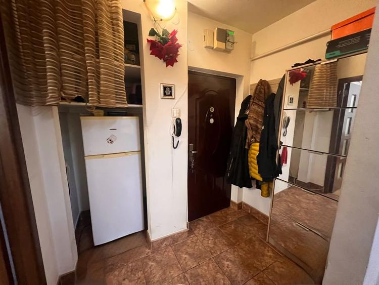 Apartament 2 camere, semidecomandat, 50,7 mp, Calea Bucuresti, zona Rotonda - 7