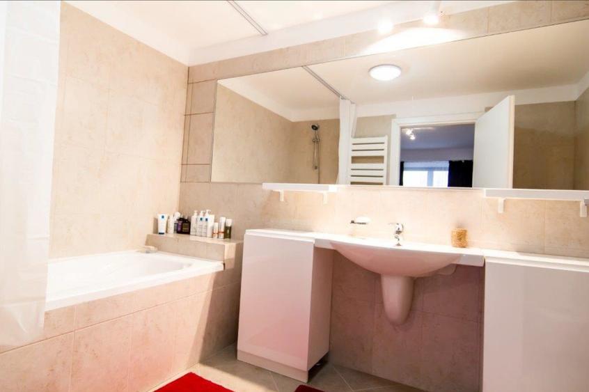Apartament elegant cu 4 dormitoare și terasă cu vedere la Satul Francez - 10